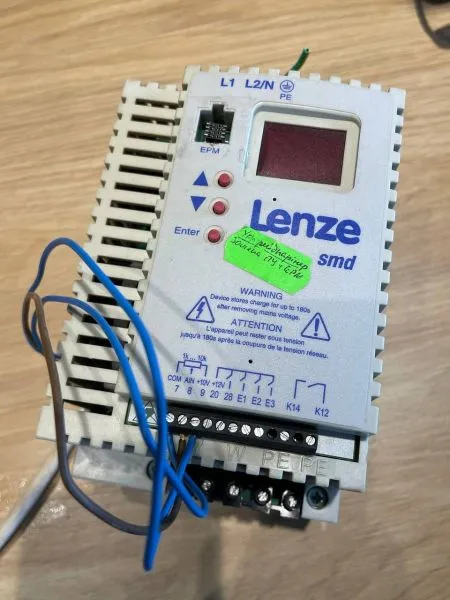 Частотный преобразователь LENZE ESMD152X2SFA 220В 1.5кВт б/у Lenze — фото, цена 10000,00 грн