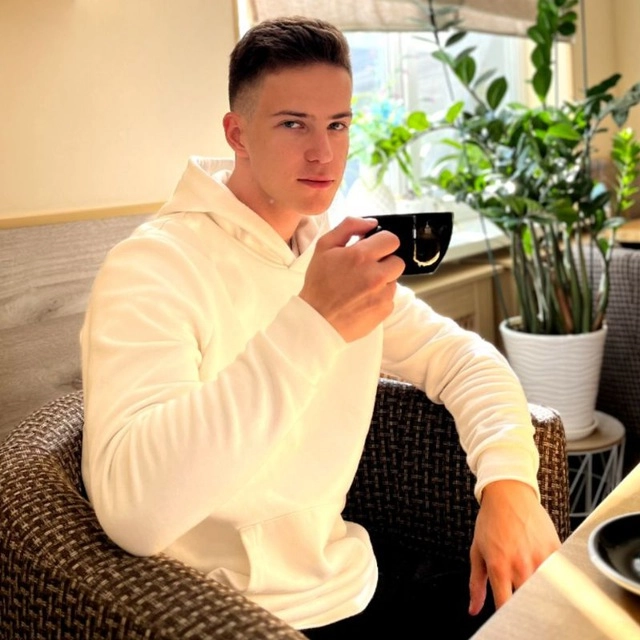 фото руководителя отдела логистики Максима